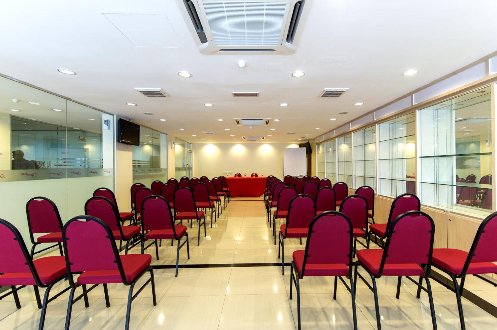 Signature Hotel Kl Sentral Куала Лумпур Екстериор снимка